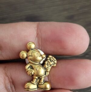 Mickey Flowers Collectible Mouse Pin